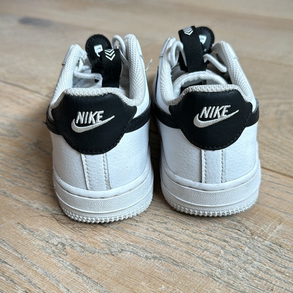 RARE NIKE AIRFORCE locking black swoosh, size 3, no rips, holes tears - Picture 4 of 5